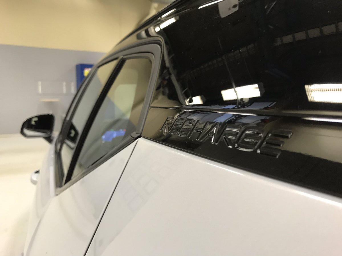 RolandTameling's tweet photo. Klaar voor introductie op de Nederlandse wegen: de compleet elektrische @VolvoCarNL #XC40 #P8Recharge. 408 pk, 400 km range. Augustus begint de productie, najaar naar NL. #EV #hugecarguy #Volvo #BEV #Recharge https://t.co/mdxLVq4QNU