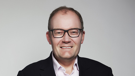 CanterburyCCUni's tweet photo. Arts Council CEO and honorary fellow @HENLEYDARREN OBE returns to Christ Church in March as part of our #CCCUPublicLecture series.
Darren will discuss 'Why investment in culture pays'.
Book now > https://t.co/u1JE2eZV5V https://t.co/R1lBbIKwcp