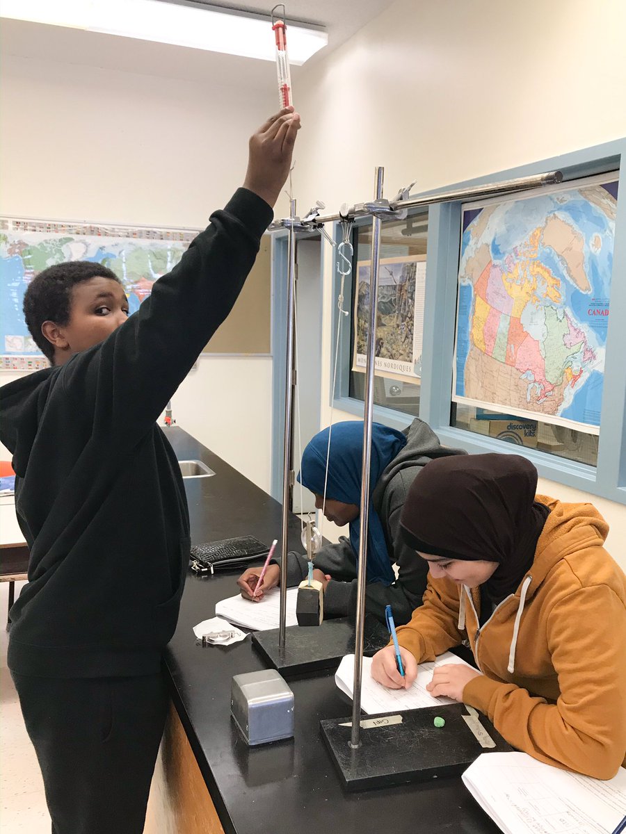 CulumMs's tweet photo. Making work easier in #R8A science class. Exploring pulleys, wedges and levers. 💡 https://t.co/jFaEIQ2HgP