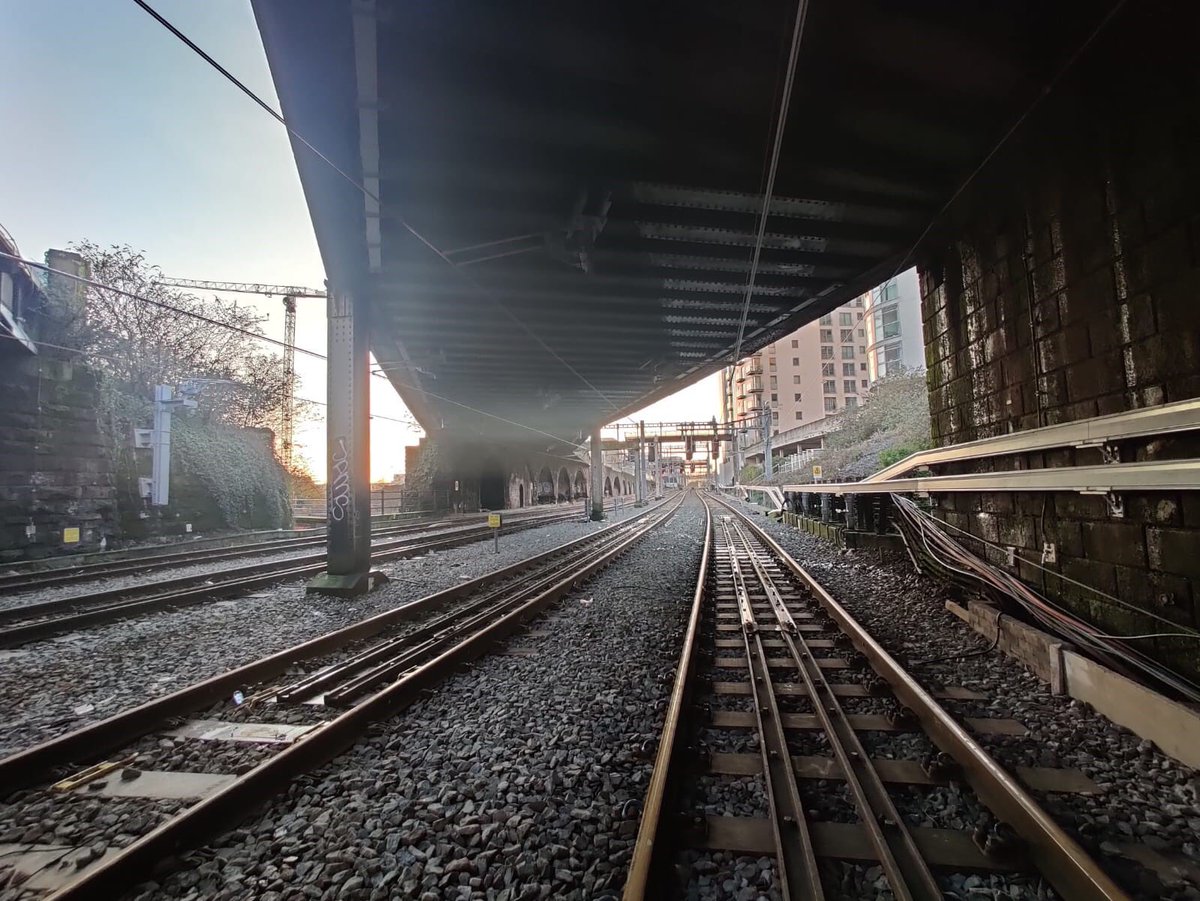 AndromedaUK's tweet image. Our Engineering Manager Dave Beechey presenting to the @railindustry Electrification Technical Interest Group in #York on our innovative design solution to the limited electrical clearance at Cardiff Intersection Bridge #railengineering #Cardiff #connectingWales