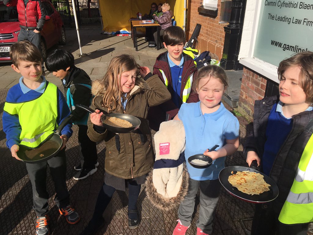 rhosstreet's tweet photo. Well done to the 44 pupils in Years 1 through to 6, who represented Rhos Street at today’s community event at Ruthin Square. Another superb occasion! #RSScom #RSS https://t.co/dK8I64GdOQ