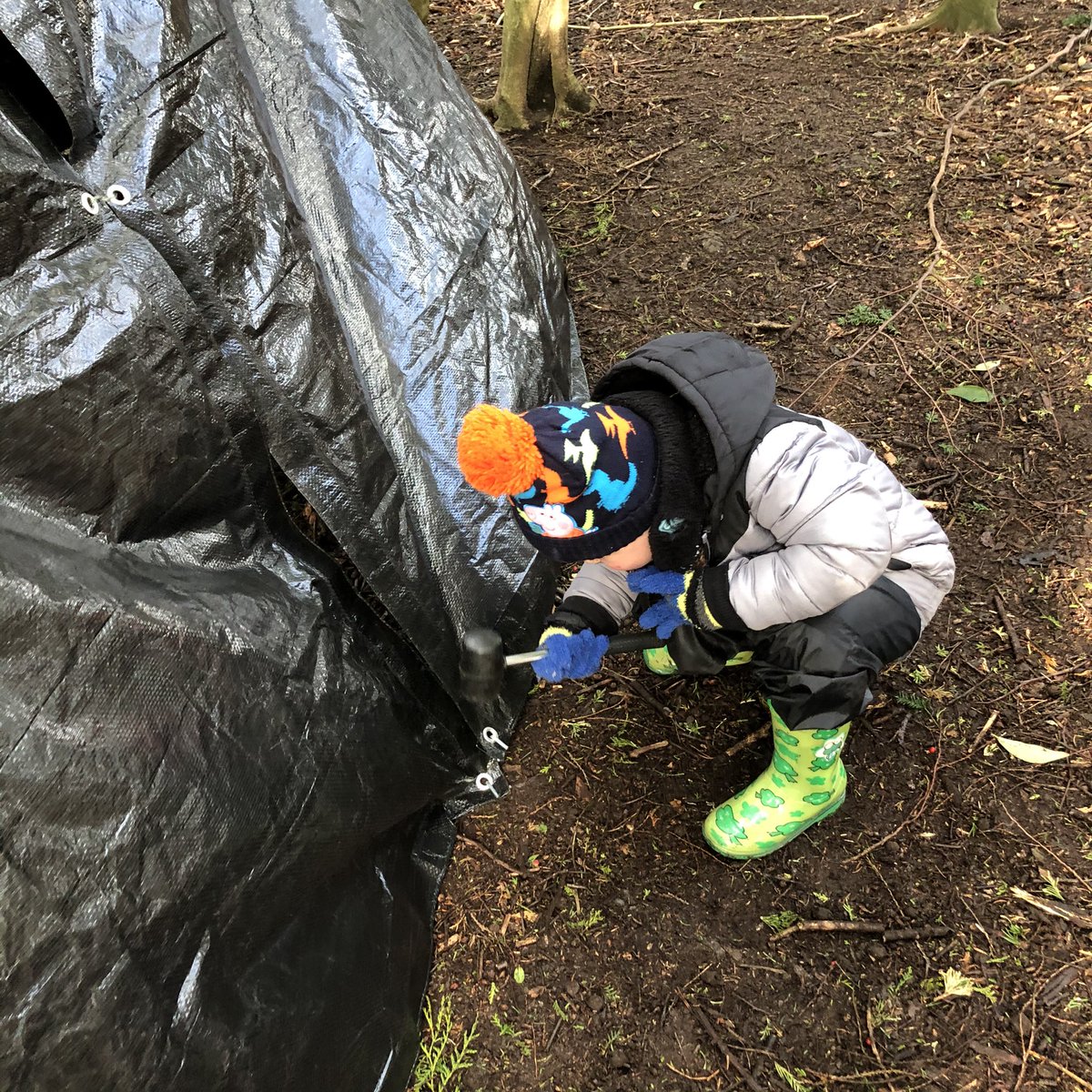 newport_primary's tweet photo. Our afternoon children had a fabulous Forest Kindergarten experience #usingtools #denbuilding #pancakeeating #firesafety #nurseryrhymes #roleplay #riskassessment #comparinglengths #birdfeeding https://t.co/Do1Uw4rL0a