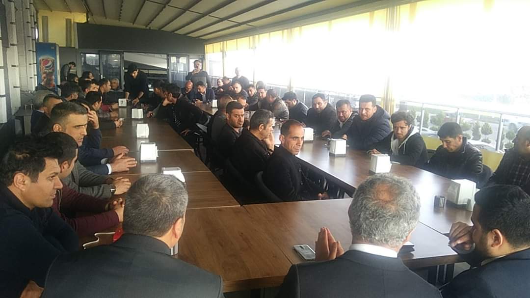 TumIsKonf's tweet photo. Tüm iş konfederasyonu genel başkanı @mahmutsahin_tr
Hatay'da güvenlik görevlisi çalışanlarına çay servisi yapıyor
@PARAMEDIC38
@BayramEksioglu
@Zeynep72699479
@B96485705
@KucukkokTaner
@cenkefesevim
@DilceTaner
@ankara_kusu
@yakup50488478
@4_isci
@kamuscihaber
@TURANSEVDASITR https://t.co/F4lr4niukU