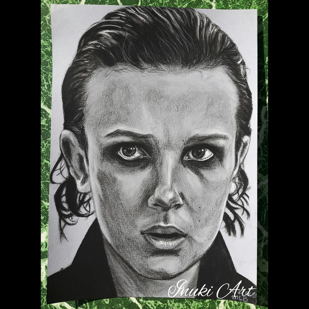 InukiArt's tweet photo. Portrait réalisé en Février 2020 de l'actrice #MillieBobbyBrown, ici dans le rôle d #eleven,#StrangerThings .
Portrait réalisé aux crayons pierre noire et pastel sec blanc, papier mi-teinte.
#inukiart #dessin #portraitdrawing #portrait #fanart #artwork #pencils #fabercastell #elf https://t.co/rNXFApKIhS