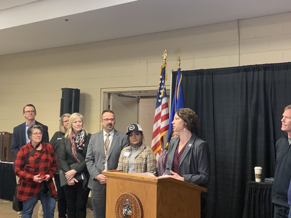 MNBldgTrades's tweet photo. Mayor Larson welcomes 11 Trades and 1400 students over the two days of Construct Tomorrow - Duluth. #mntrades #ConstructTomorrow https://t.co/k7bVSufPEp