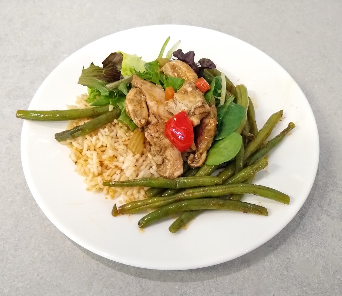 tweetspotBOS's tweet photo. Chicken Etouffee, Dirty Rice, and Creole Green Beans! Happy #MardiGras Y'all!!! https://t.co/kLRDTDJiIm