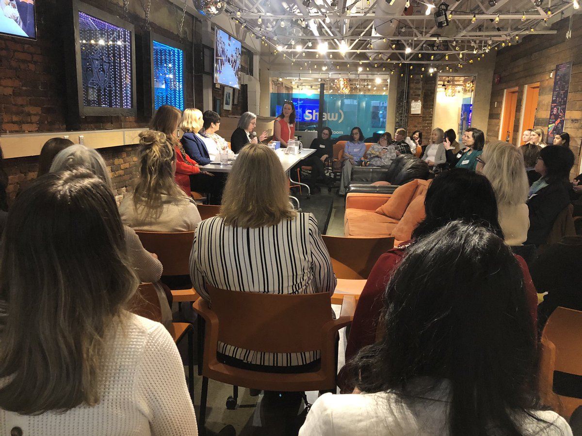 roseanne_harv's tweet image. Great early morning panel on the future of work with @iwist_org! Lots of good takeaways, including three skills to stay relevant in the evolving work force: creativity, persuasion &amp;amp; flexibility. #yyjtech