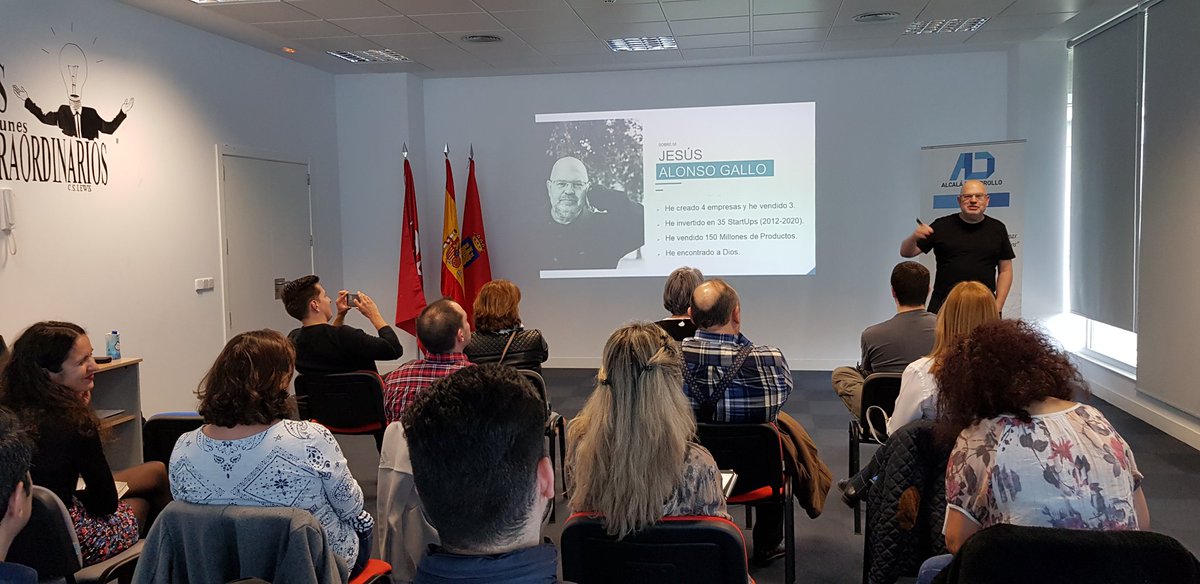 ADesarrollo's tweet photo. Arrancando esta #ExperienciaEIE… Estamos en estos momentos escuchando como @JessAlonsoGall2 @yosoyzarko abre la jornada ¡¡Qué crack!! 👏👏 https://t.co/2usoce3wdG