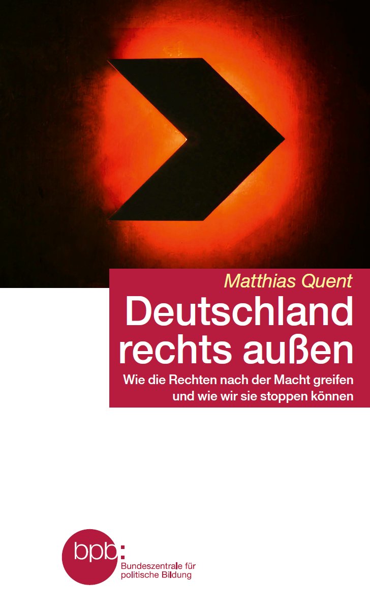 "Das waren und sind keine Einzelfälle, sondern systematische Raumkämpfe". Wie sehr der #Rechtsextremismus eine Gefahr für unsere #Demokratie ist, zeigt <a href="/Matthias_Quent/">Prof. Dr. Matthias Quent</a> in "Deutschland rechts außen“. Neu in der #Schriftenreihe: bpb.de/305613