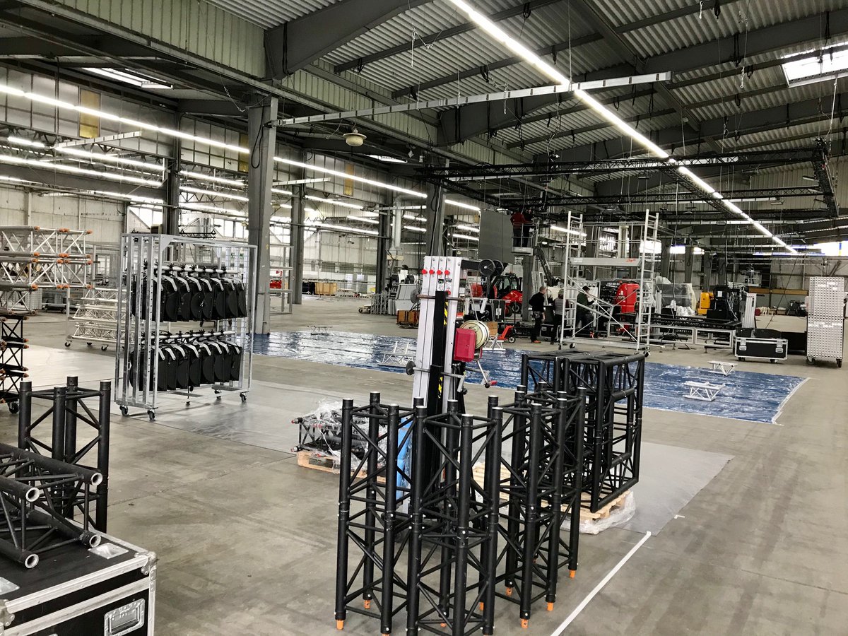 rochexpo's tweet photo. Le montage du #SIMODEC est en cours! A découvrir du 10 au 13 mars près de 300 exposants, plus de 30 conférences et ateliers, un espace Industrie Durable, les Trophées de l'Innovation... et plus encore! Créez votre badge d'accès gratuit au salon!
https://t.co/dzn0XZoTmU https://t.co/hEfZbZB2qn