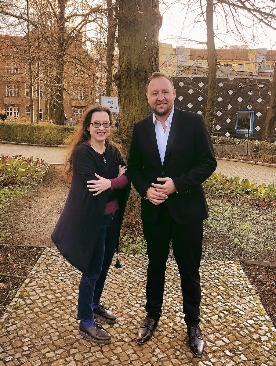 andrepuchta's tweet photo. Nach spannenden Gesprächen bei BILD in #Kreuzberg freue ich mich über den Besuch der hoch geschätzten Dr. Astrid Nelke @know_bodies und den gemeinsamen Austausch zu Kommunikation und #Nachhaltigkeit im Innovationsmanagement von Unternehmen. @DPRGde https://t.co/rIRUzRZo8E