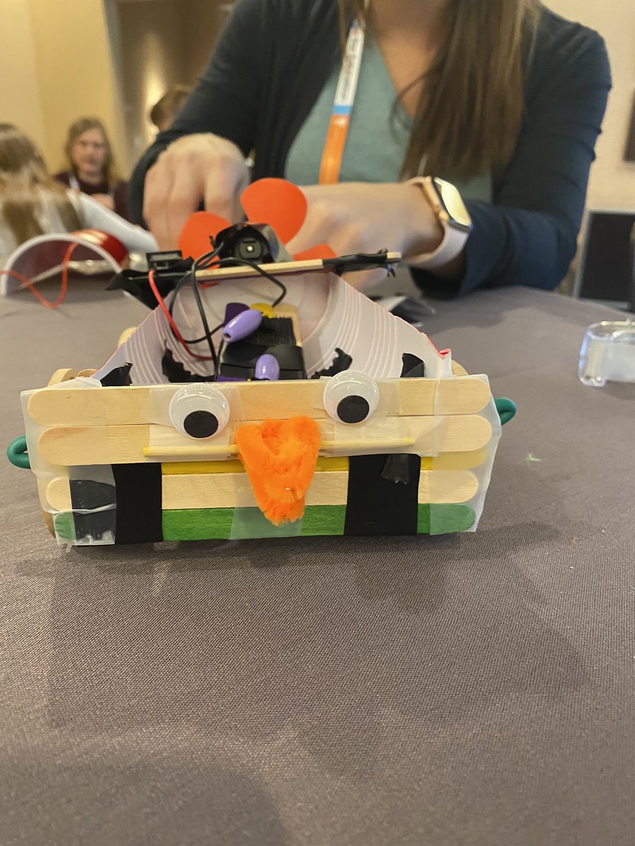 monroelearns's tweet photo. #makerkitchen Looking at Maker Spaces like you watch @TheTedAllen #chopped Design, Constraints, and Creation. What a fun way to learn!
@meredith_wodka @CCSD181 https://t.co/4h1hRmQlLW