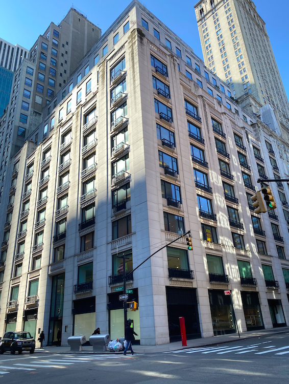 JosieGirlBlog's tweet photo. So many memories, the end of an era. Thank you, Barneys! We loved you oh so much. https://t.co/F5K90WFp9r https://t.co/8MxXa6BE1d