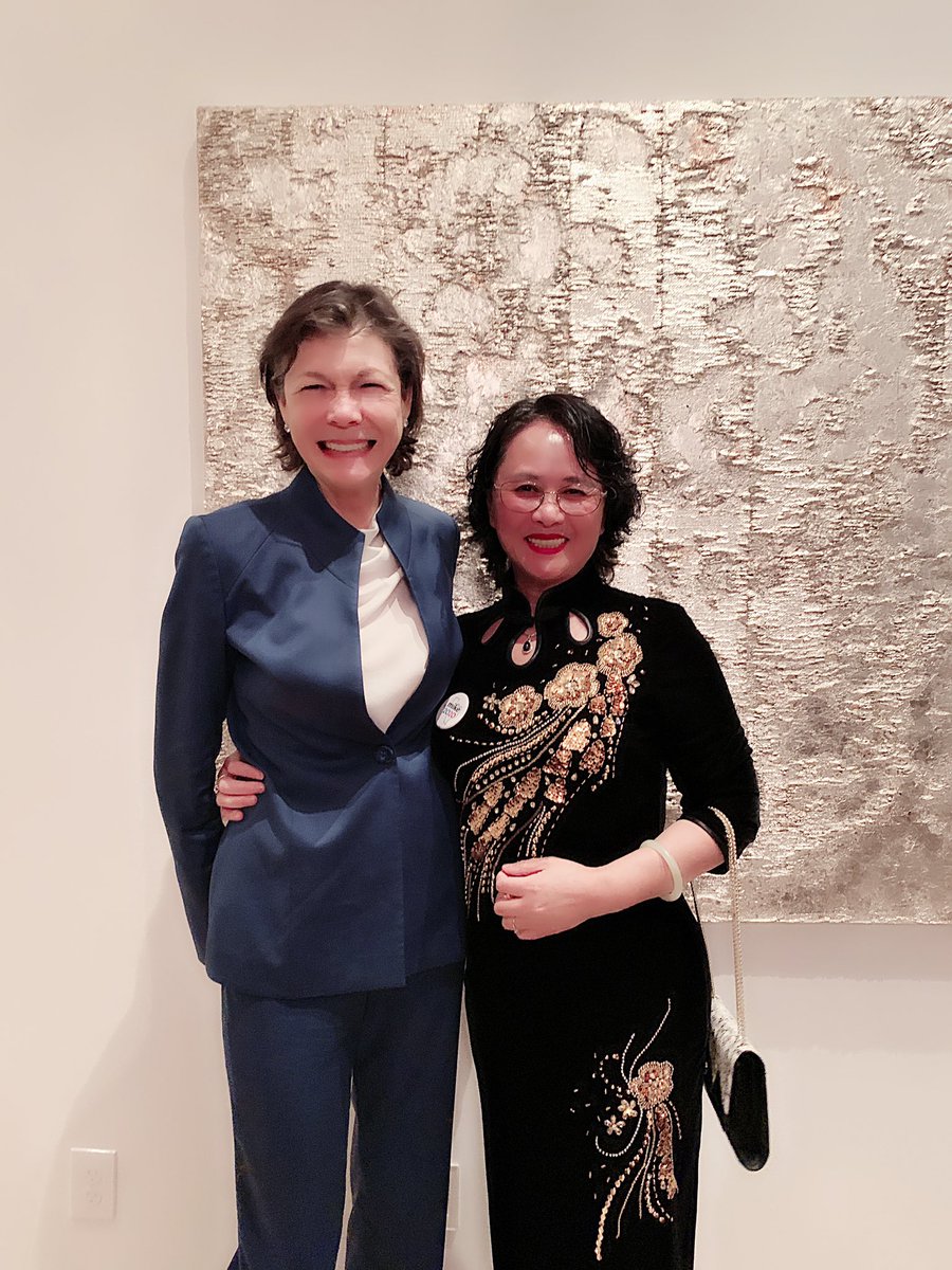 drlingluo's tweet photo. Very happy to meet the @MikeBloomberg national and Texas campaign team in Houston at a private reception to welcome Diana Taylor who gave a speech on behalf of Bloomberg. Very happy to be with a team that can get things done! No more talk, do the work! #CleanWhiteHouse. https://t.co/l9lvdkyMCi