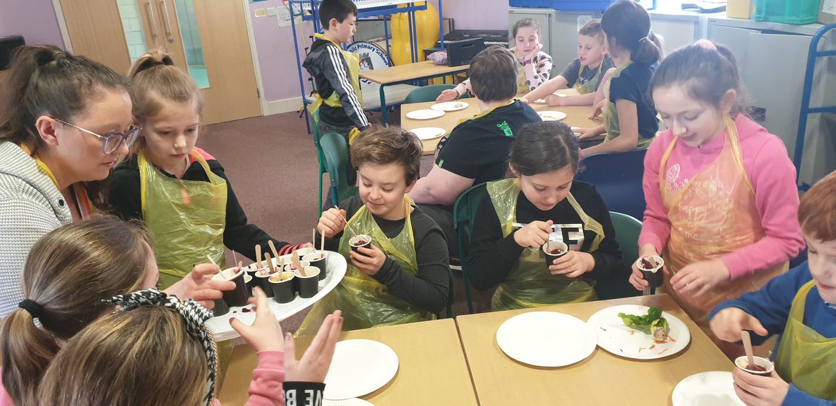 MissMcCallum19's tweet photo. Our favourite part - tasting! Much to our surprise (we didn't think we would like them), we gave the salmon boats 9/10 as well as the other courses. #MaxInTheMiddle #TastyTuesday https://t.co/wt4n7csA7F