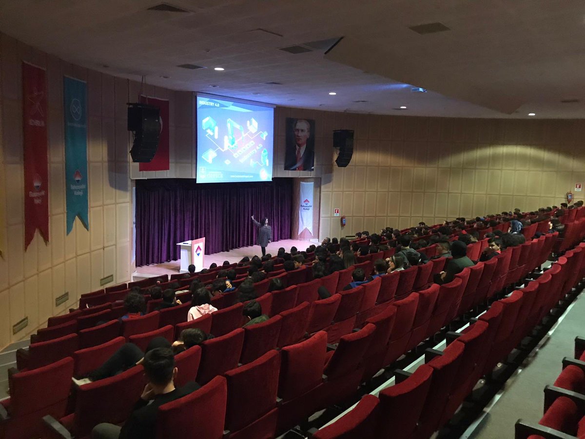 International Office yurt dışı eğitim danışmanımız Kadriye Varış bugün Kayseri kampüsümüzde Dünya vatandaşı olma programı kapsamında sunum yaparak  öğrencilerimizin yurt dışı lise değişim ve yurt dışı yaz okulu ile ilgili sorularını yanıtladı.