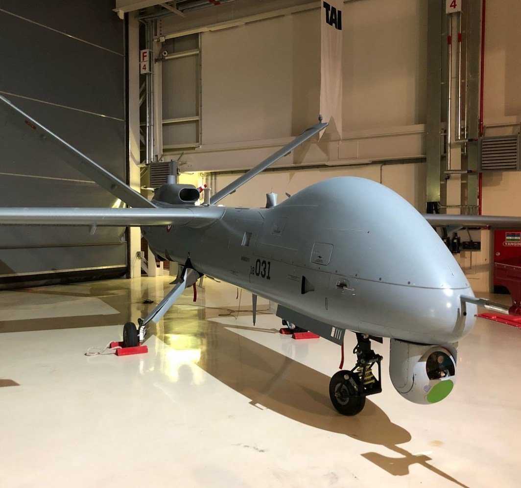 Suriye Rejimi, bugün Türkiye'ye ait olan 31 Numaralı ANKA İnsansız Hava Aracını düşürdüğünü bölgeden videolar ile duyurdu. #TSK  #Suriya #anka