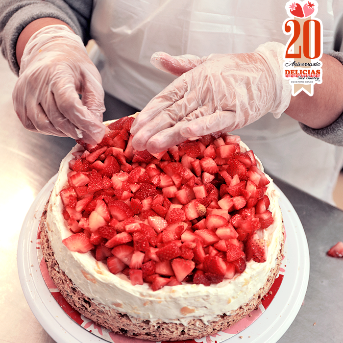 Delicias_Fans's tweet photo. Agradezcamos a las personas que realizan nuestros deliciosos pasteles y crean los sabores que deleitan nuestro paladar 🙌

¿Cuál es tu pastel favorito?

#DeliciasDelContry
#SiempreOriginales https://t.co/wAi4tLPseS