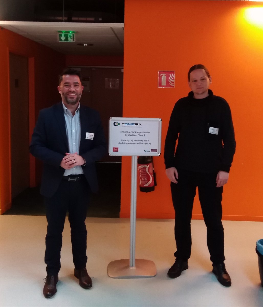 CETEM_CT's tweet photo. 🤖El Departamento de Robótica presenta su proyecto #AutoTap al comité de evaluación. 
Tras finalizar la Fase I del programa #Esmera, se reúnen hoy en la "Boosting Robotics Innovation" en #París. https://t.co/ljJQFF3L9u