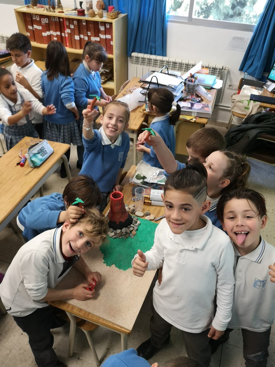 JuanXXIIIZaidin's tweet photo. En 2° de primaria, hemos realizado juntos nuestro proyecto «volcánico» 🌋, ¡Nuestros alumnos han disfrutado mucho!
☑️https://t.co/JT85IN60LC
#colegiogranada #primaria #educaciongranada #granada #volcal #proyecto https://t.co/02sfgc3xvF
