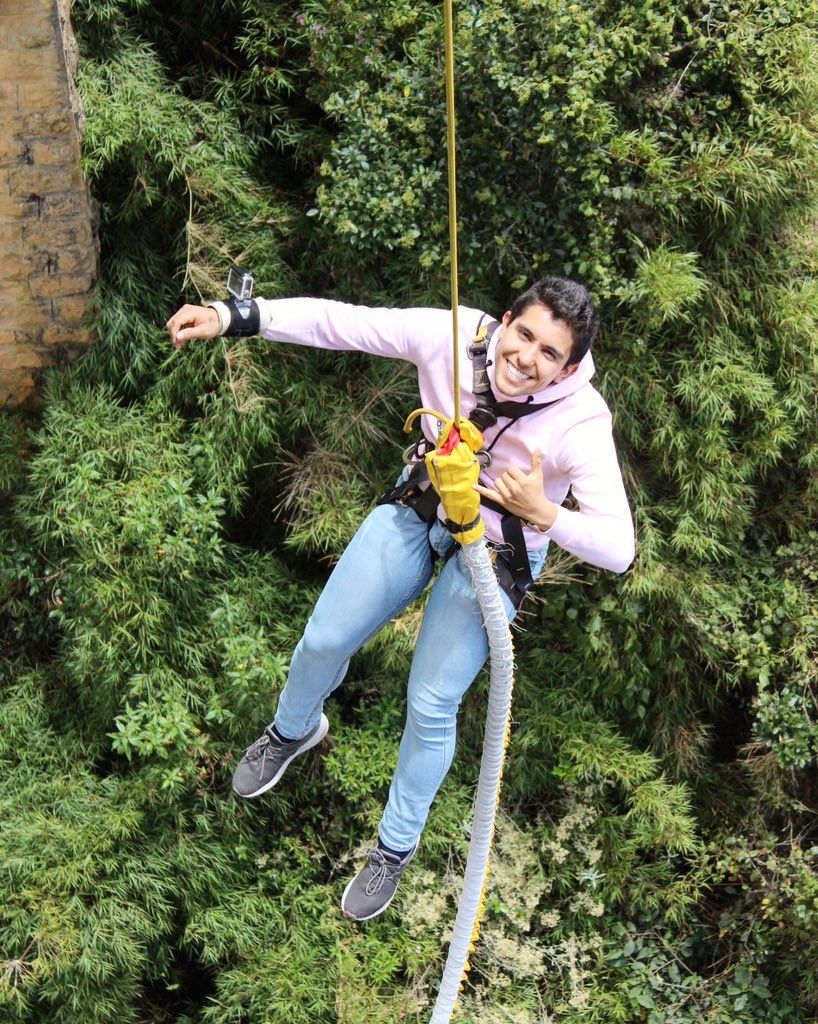 ⚡️⚡️Hay ocasiones en las que solamente toca dejar que las cosas pasen y disfrutarlas 😅 ... en esta ocasión la gravedad hizo lo suyo y fue una muy buena experiencia 🆓🆓⏬‼️‼️⚡️.
.
#bungeejumping #experience #jump #jumping #2020 #2020goals #justjump #viajesporelmundo #experie