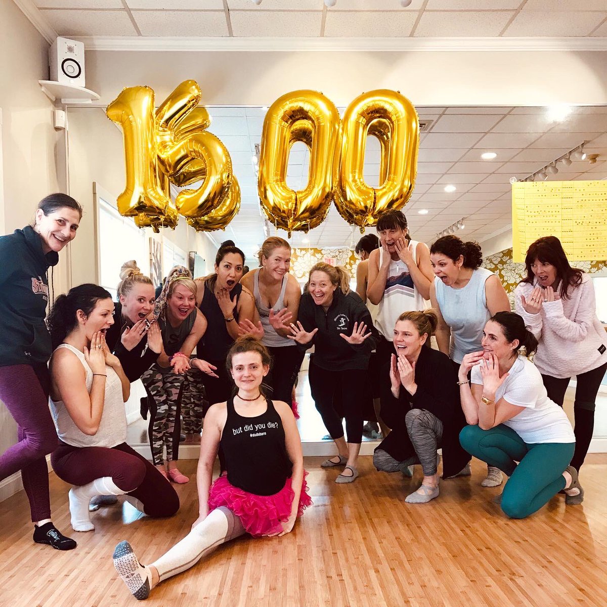 SBNewportRI's tweet photo. CAN’T STOP WON’T STOP!👏💪🙌🏻 So this girl walks into a barre... and 1500 classes later is still here! Cheers to Jess on being the FIRST badass babe to take 1500 classes at SBN - we know you aren’t stopping there!! XOX 💛🥂#studiobarrenewport https://t.co/Urz2i1Fm8N