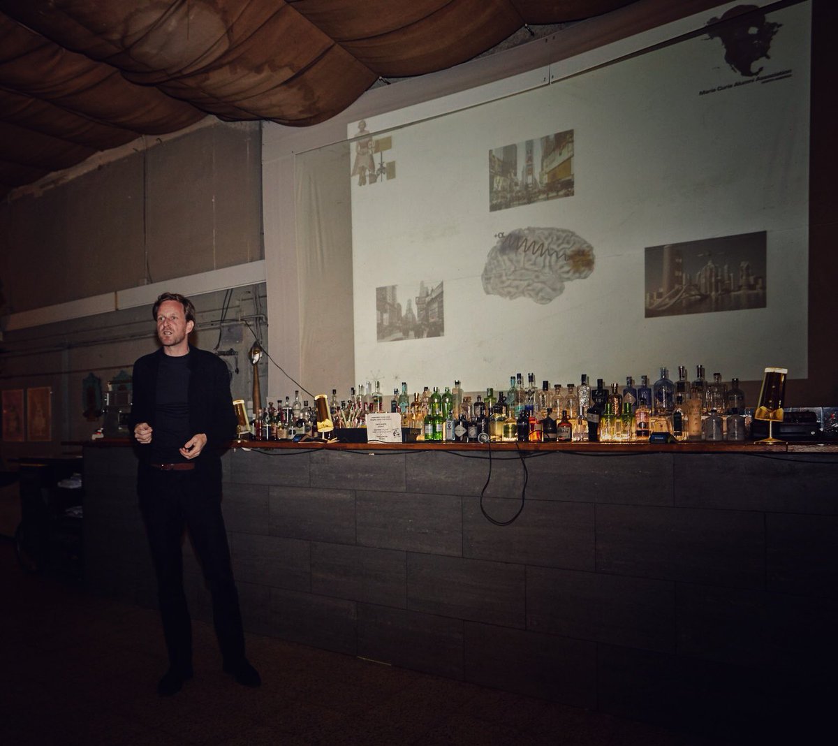 Wokkinho's tweet photo. @BCNscienceslam great event! Sharing science in front of 300 bottles of alcohol... https://t.co/SItMfL2K5u
