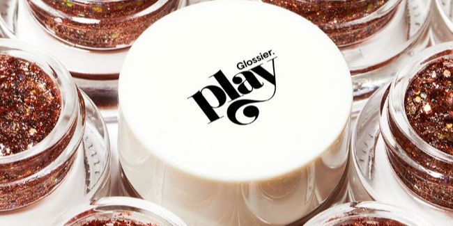 In today’s Debrief, No. 387 👉 bit.ly/2TfGjG3

––ICYMI: @Glossier Play gets shuttered
—<a href="/emily_singer/">emily singer</a>: “Why this isn't a failure”
—<a href="/livefeather/">Feather</a> $30M for upmarket furniture rentals
—Modern media brand thrives in Marfa, TX
—<a href="/thisisADAY/">Aday</a> scoops $8.5M