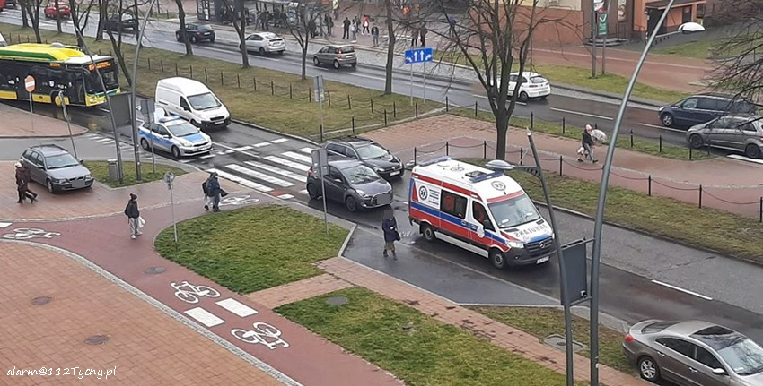 112Tychy's tweet photo. Potrącenie dziecka na al. Niepodległości 
https://t.co/HmJaPUkc3u https://t.co/ZuVdOF4xhH