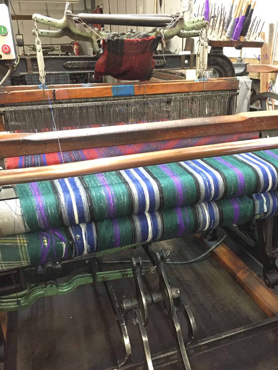 Want to create your own #tartan? 
🖌🖍🖌
Use our free online tartan designer and you can choose to have it #woven afterwards. 

Start now: clan.com/tartandesigner/
