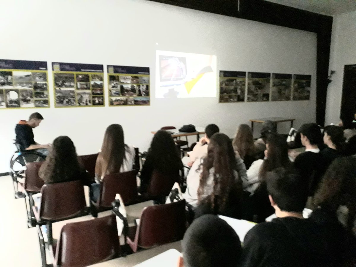 etpxavier's tweet photo. Aquesta setmana la iniciem amb una reflexió sobre els accidents que poden comportar una lesió medul·lar. Els voluntaris de @IGuttmann ens expliquen la seva història i ens conviden a pensar abans de prendre una decisió de risc. #1rbatxaetpx #1rbatxcetpx #2secondglance #tutoriaetpx https://t.co/KY3IntDLnR