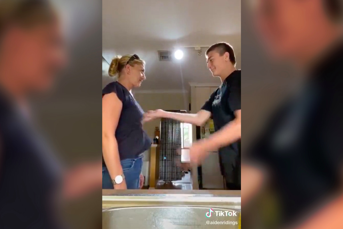 New York Post on X: Teen slaps moms breasts for clicks in bizarre TikTok  stunt t.coiis9eyX9Pp t.coOSoAv340LX  X