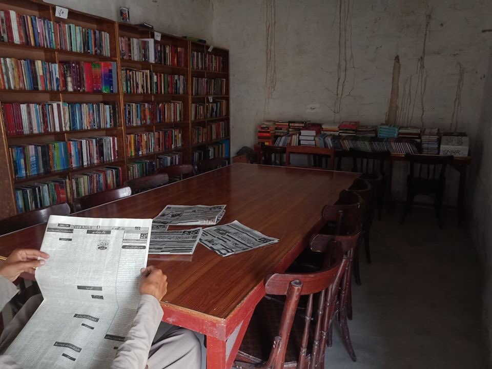 LibrarySmhr's tweet photo. شہید میر حاصل رند میموریل لائبریری بلیدہ میں روزنامہ انتخاب اخبار اب ریگولر ہو چکا ہے اور اتوار کا ڈیلی ڈان بھی دستیاب ہوگا. 
طلبہ اساتذہ سماجی و سیاسی کارکنان اور دنیا کی خبروں سے آگاہ رہنے کے خواہش مند اشخاص ضرور وزٹ کریں. 
شکریہ https://t.co/Uxzn50SEHS