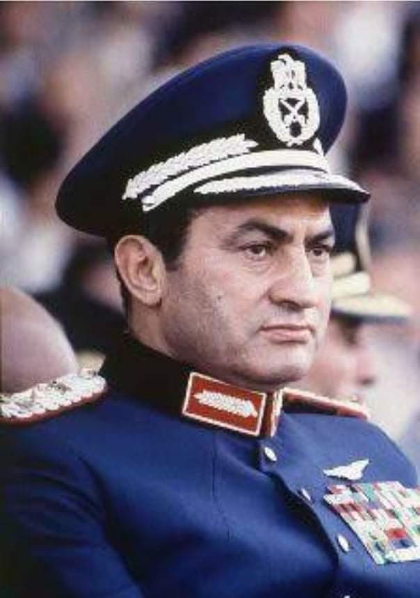 TOMAAAAAAA2's tweet photo. جنازة عسكرية غدًا الأربعاء للرئيس الراحل مبارك، عقب صلاة الظهر من مسجد المشير طنطاوي.
#جنازه_عسكريه_لمبارك https://t.co/aWSqYNtkyP