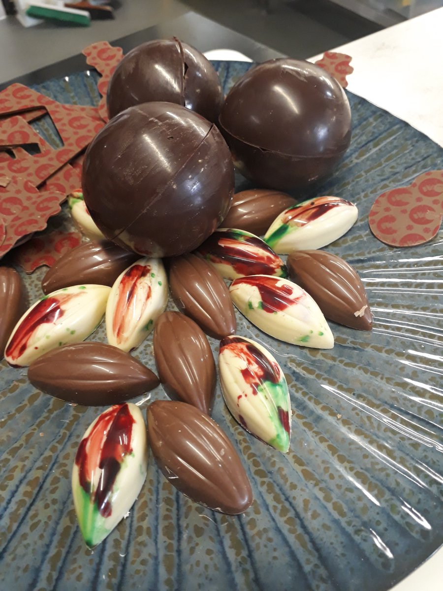 RestaurantBCoT's tweet photo. A massive thanks to the head pastry chef Adama from @oakleyhall coming into @bcot @RestaurantBCoT and demonstrating chocolate work with our level 3 patisserie students. #inspirenextgeneration #chocolatedelights https://t.co/q5Naf21LPi