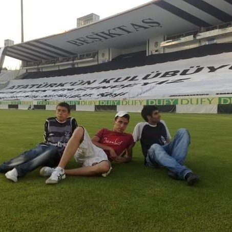 Ah be inönü stadı..en sagdaki ben soldakiler can dostlar