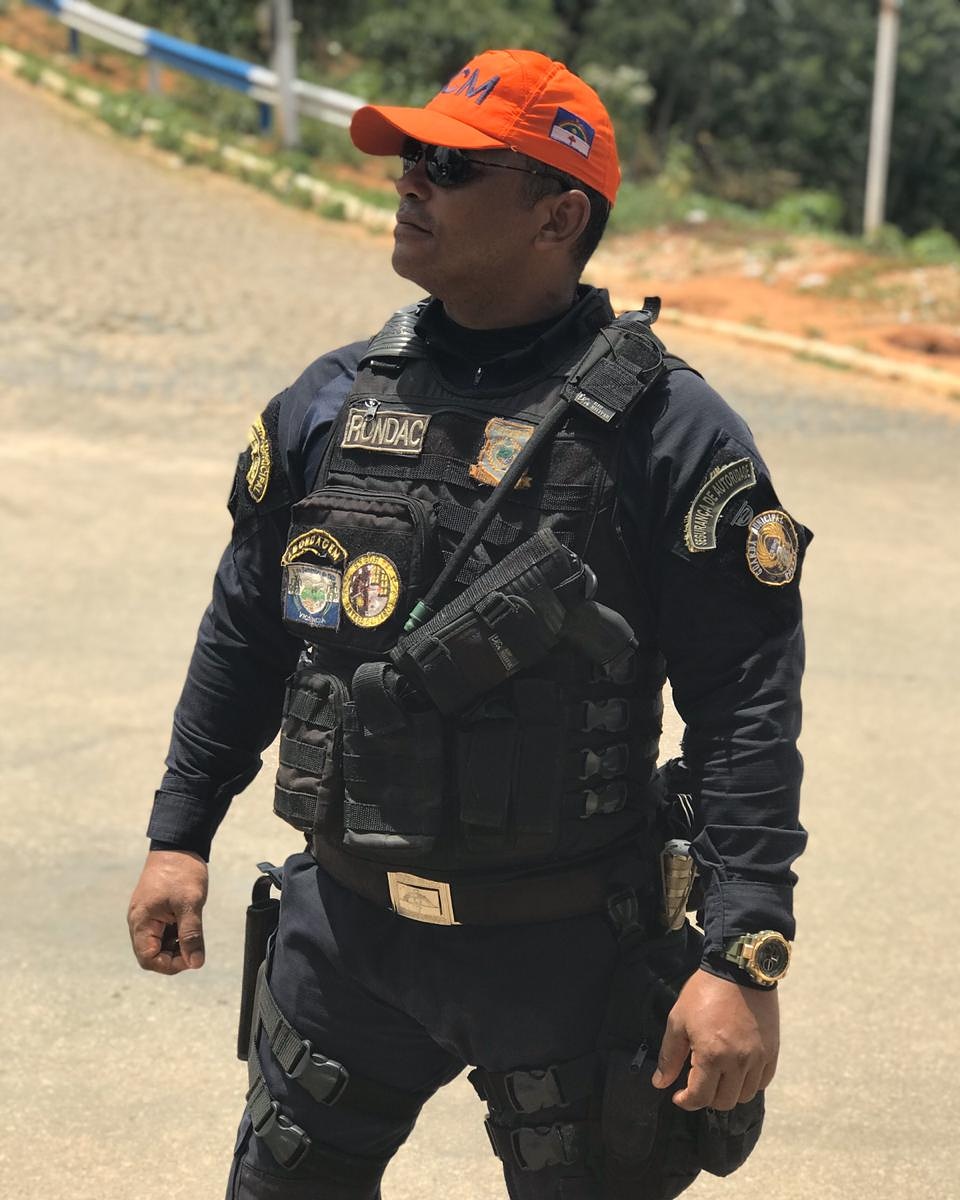 MEU ORGULHO e MINHA PROFISSÃO
Rotina, Trabalho e Dedicação
Foco, Força e determinação.
Conquistar tudo e sonhar
Passo a passo, iremos chegar
Histórias e vitórias
Contornando os caminhos errados
Enfim estou feliz
Daqui, ficará o meu legado
minha profissão.