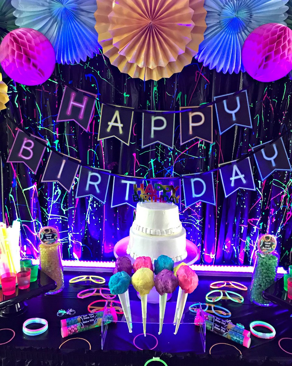 BirthdayInABox's tweet photo. We can't help but RAVE about this neon party.

See all the tips and tricks here: https://t.co/HwERVYLR9O https://t.co/CDOvWr8pB7