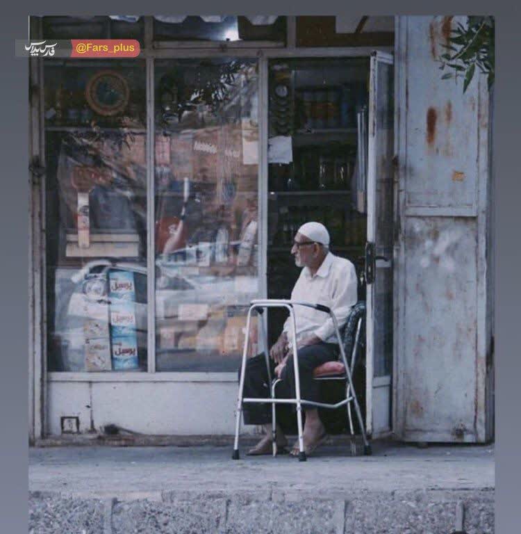 alirmohammadis's tweet photo. "پدر" را میگویم
بر خلاف زمین 
حرفش توی آسمون خریدار دارد
دلش دیر می لرزد 
       اما اگر لرزید 
       دنیایت را یکجا خواهد لرزاند... https://t.co/WU4ANhHTqH