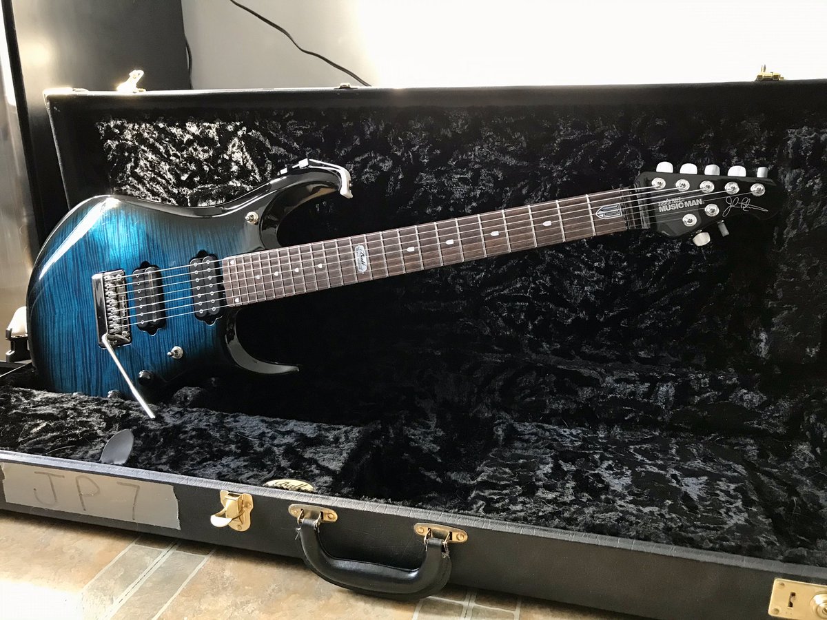 simonvrtx's tweet image. Guitar masterpiece 🙌🏻🎨👨‍🎨
-
@ErnieBall_JP #jp7 #BFR #ballfamilyreserve #sevenstring