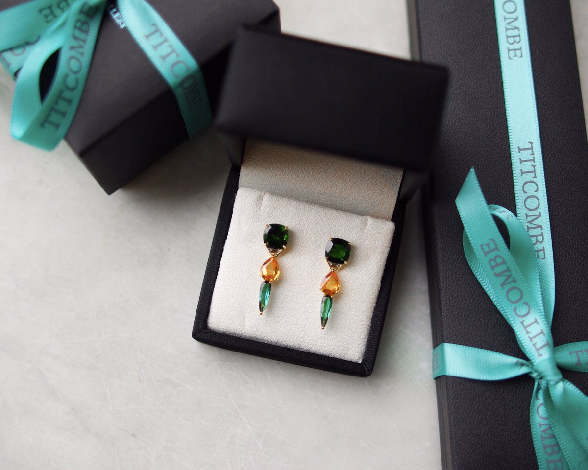JohnTitcombe1's tweet photo. John has a love and an eye for unique colour combinations. Chrome diopside, orange sapphire and lagoon tourmaline complement one another in these one-of-a-kind drop earrings.
•
#chromediopside #lagoontourmaline #orangesapphire #oneofakind #unique #sparkle #jotd #bespokejewellery https://t.co/RQe17ly7xS