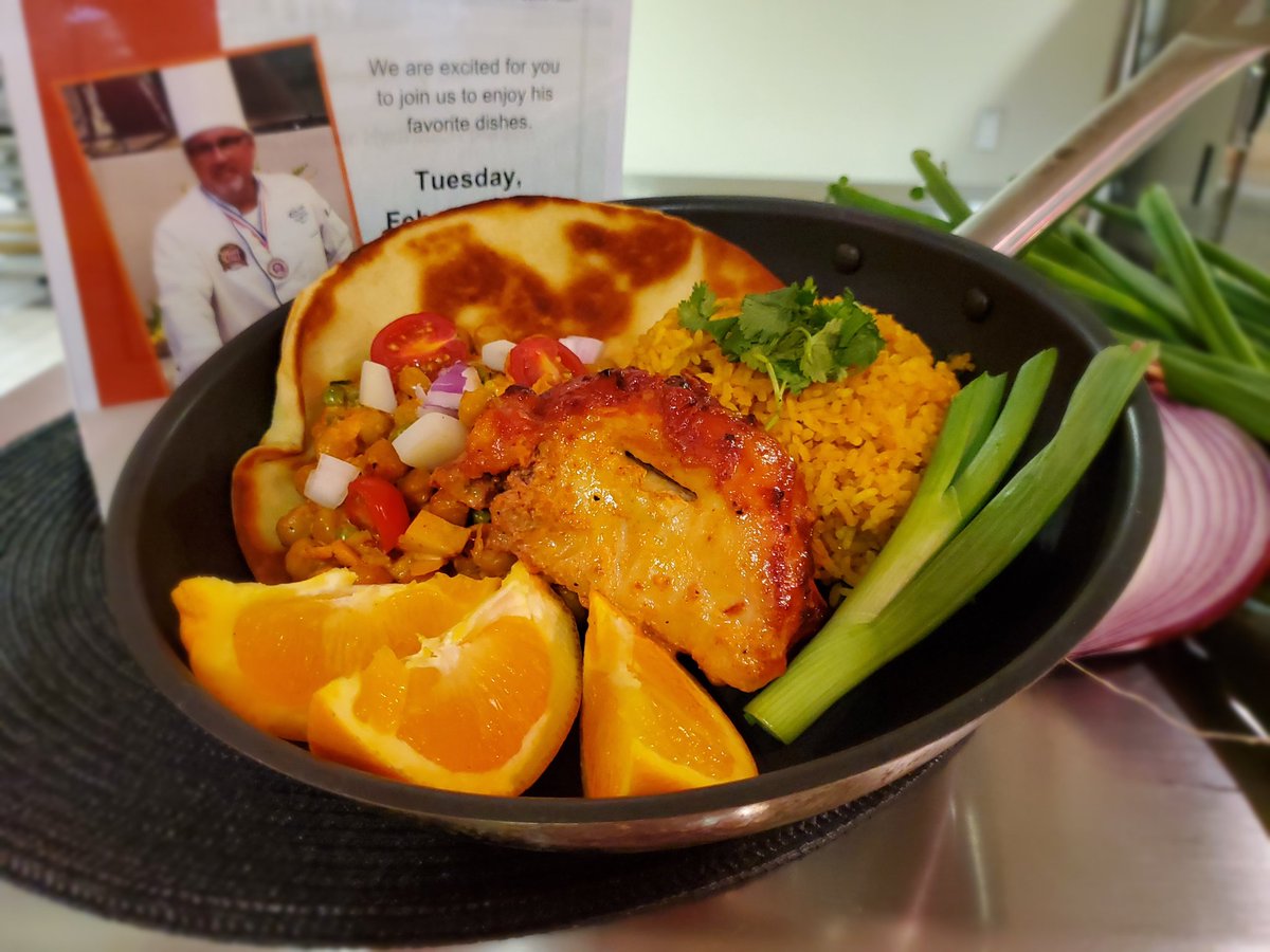 Bearcat_Cafe's tweet photo. Chef Chris doing what he does best!! https://t.co/LFTVdstLGO