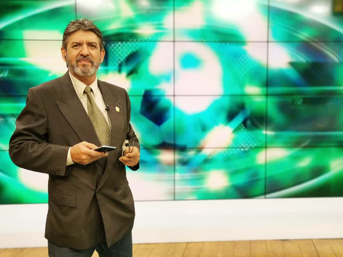PlateaPy's tweet photo. Hacemos #PlateaDeNoticias con  @JorgeEsteche27 @edwin_storrer @HectorCorte1 y #RobertTroxler #EnVivo 📡 por @Paravision5 📺. ¡Te esperamos! https://t.co/zGAXTC5Vns