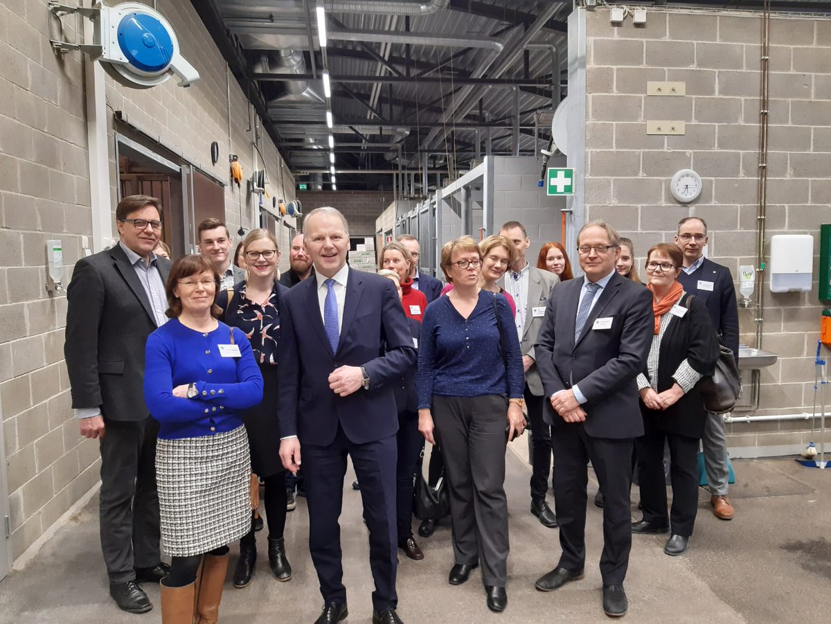 JariLeppa's tweet photo. Maa- ja metsätieteellisen ja eläinlääketieteellisen tiedekunnan edustajien kanssa keskusteltiin mm alan tulevaisuudesta ja erityisesti koulutuksesta. Kiitos hyvästä ja rohkaisevasta otteesta tulevaisuuteen. Eläinsairaala oli kyllä vaikuttava. @ritvatoivonen @helsinkiuni https://t.co/ucJUm48Tr3