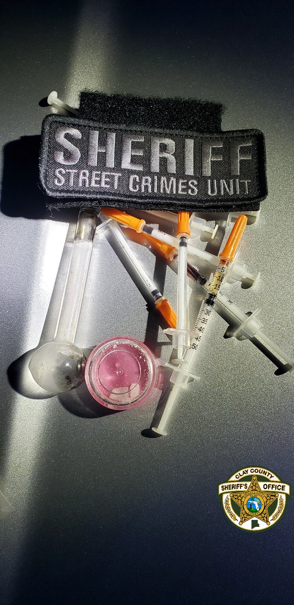 ccsofl's tweet photo. The men and women of our Street Crimes Unit is #CrushingIt Clay County! Clearly...🤦🏾♂️ some folks aren’t getting the message of #YouGotOptions. 1/2 https://t.co/zYlvENpgH5