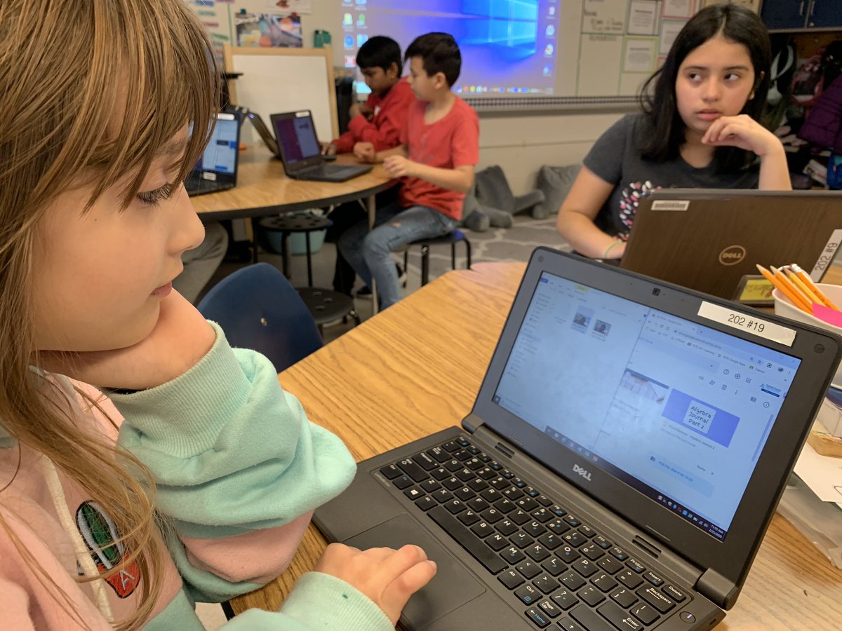 tscesney's tweet image. .@MrsLJOh class curates evidence for their #POGPOL portfolio. 

Use the shortcut Windows Button + Left Arrow to split your screen. Drag a photo from camera roll directly to your Google Drive folder.