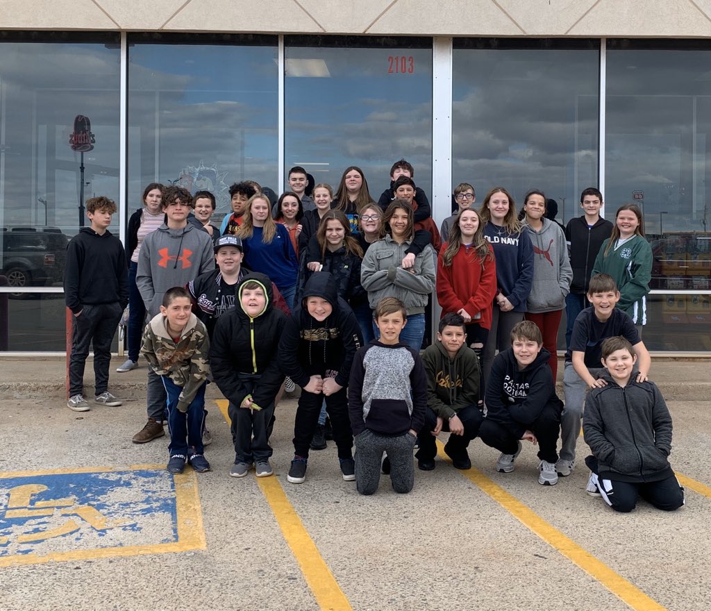 staceyvaldez's tweet photo. Most of the time reading a great novel is its own reward, but getting to go see the movie after you read the novel is fun too! Thank you @jayson_bo for driving my Book Club classes to go see The Call of the Wild today! #thebookwasbetter #italwaysis #sayreeagles https://t.co/yHQPTPw4Mq
