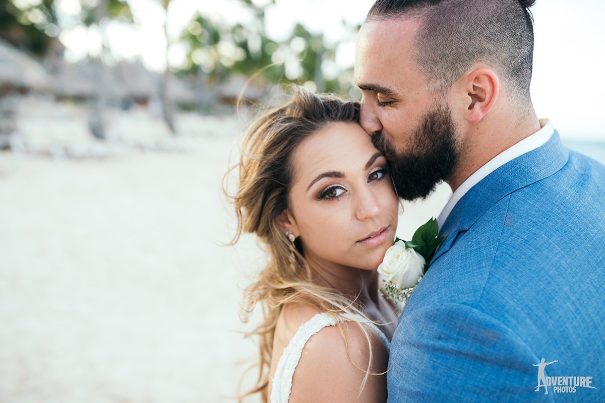 How to Hire a Wedding Photographer?📷🌴💍
First, don’t listen when your neighbor tells you they know how to find a #weddingphotographer because their uncle’s friend’s daughter just bought a fancy camera. 😅🤐
Some benefits of an In-House Photographer: bit.ly/32pzqGg