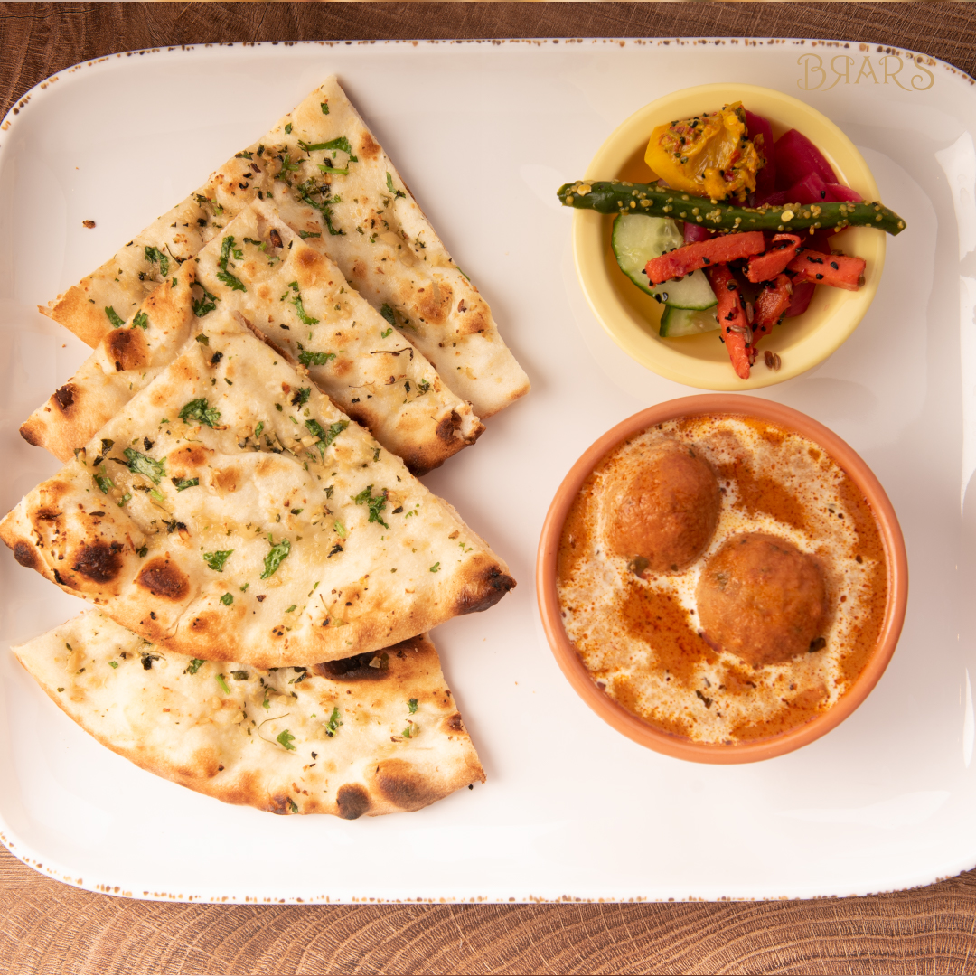 BrarsRestaurant's tweet photo. What's your favourite accompaniment to Malai Kofta?
A. Garlic Naan
B. Tandoor Roti
C. Laccha Paratha
D. Rice

#Food #Brarsfoodculture #hungry #Tasty #Foodporn #Brampton #Foodgasm #Foodie #Vegetarian #Toronto #Desi #GTA https://t.co/enULy94PQ4