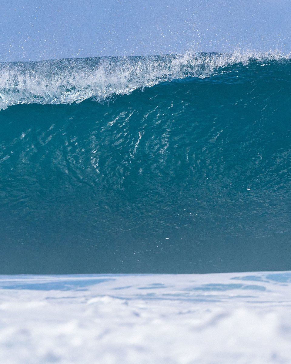 ripcurl's tweet photo. 2x World Champ @tylerwright, getting comfortable.  #BombshellSeries ⚡https://t.co/k8rz6kFFG7 https://t.co/CNt06vhWLD